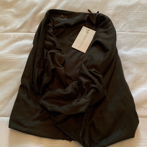 NWT Beyond Yoga Black Soft Infinity Scarf with Pocket NWT - Picture 2 of 9